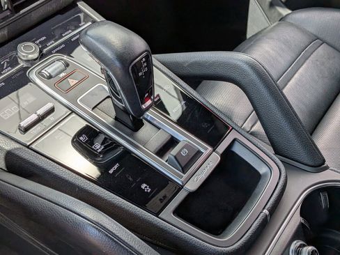Used 2023 Porsche Cayenne Platinum Edition AWD/4WD image 20