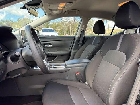 Used 2025 Nissan Sentra SV image 9
