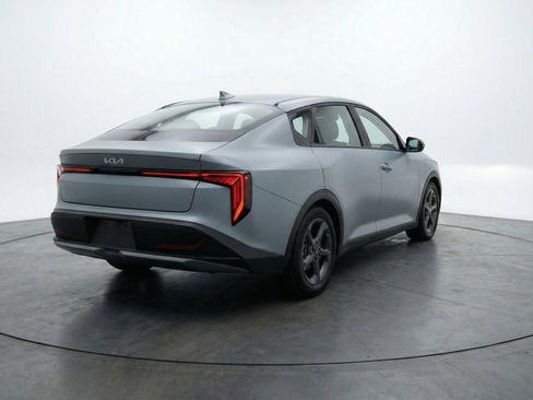 Used 2025 Kia K4 LXS image 9