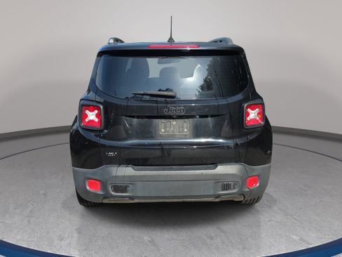 Used 2017 Jeep Renegade Altitude FWD image 2