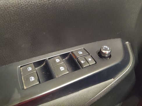 Used 2018 Toyota Highlander LE FWD image 27