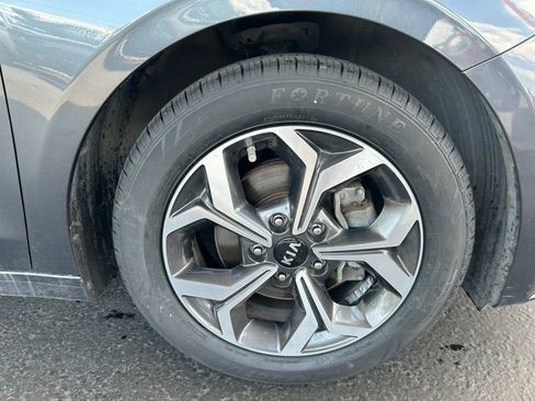Used 2019 Kia Forte LXS FWD image 4