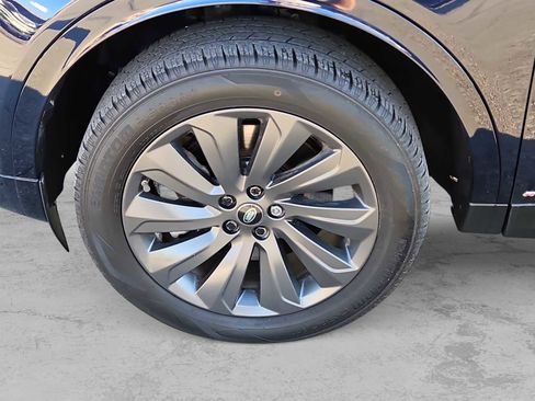 Used 2020 Land Rover Discovery Sport SE R-Dynamic image 12