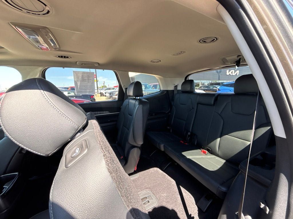 Used 2024 Kia Telluride EX w/ EX Captain's Chair Package AWD/4WD image 26