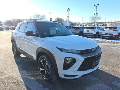 Used 2023 Chevrolet TrailBlazer RS w/ Convenience Package image 1