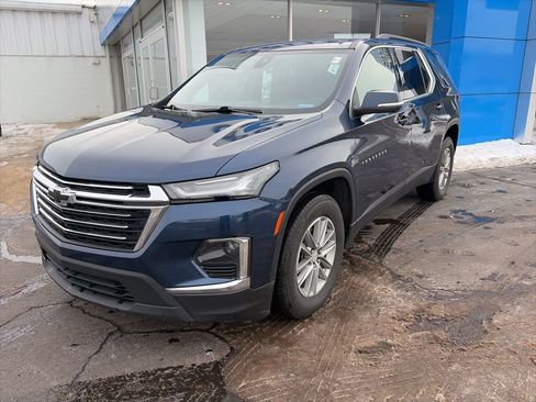 Used 2023 Chevrolet Traverse LT w/ Rear Camera Mirror Package AWD/4WD image 3