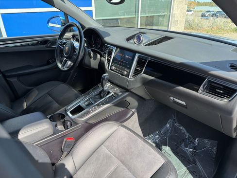 Used 2018 Porsche Macan Sport Edition AWD/4WD image 27