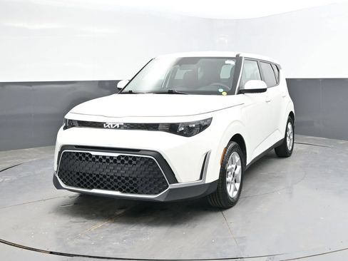 Used 2025 Kia Soul LX w/ LX Technology Package FWD image 3