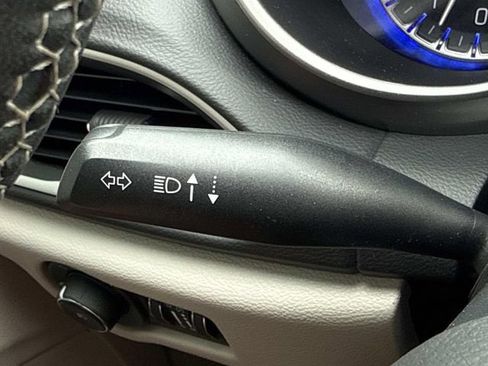 Used 2022 Chrysler Pacifica Touring-L FWD image 16