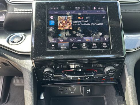 Used 2022 Jeep Grand Cherokee L Laredo image 32