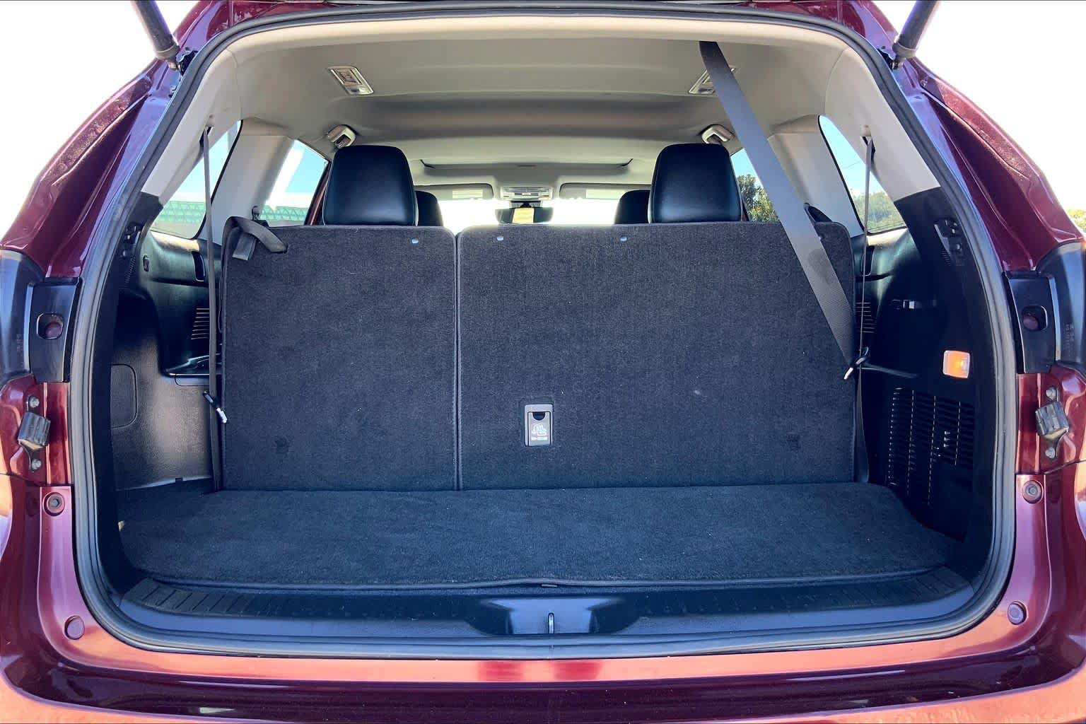 Used 2019 Toyota Highlander XLE FWD image 34