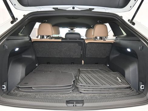 Used 2024 Volkswagen Atlas Cross Sport SE image 35