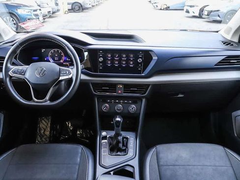 Used 2022 Volkswagen Taos SE FWD image 13