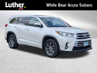 Used 2017 Toyota Highlander XLE AWD/4WD video 1