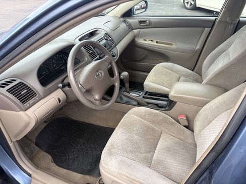 Used 2004 Toyota Camry LE image 10