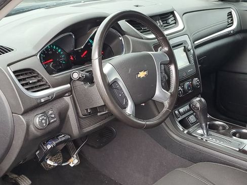 Used 2017 Chevrolet Traverse LT w/ Style and Technology Package FWD image 7