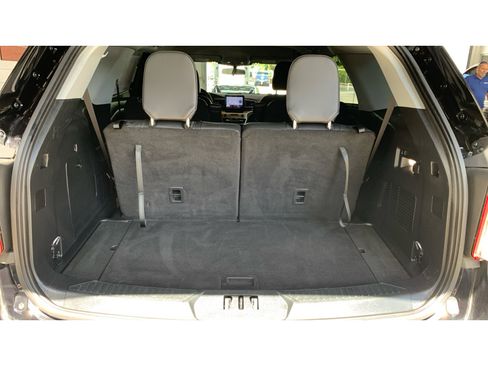 Used 2023 Ford Explorer XLT w/ Equipment Group 202A AWD/4WD image 8