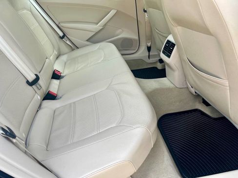 Used 2013 Volkswagen Passat TDI SE image 12