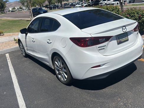Used 2017 MAZDA MAZDA3 Touring w/ Popular Equipment Package FWD image 4
