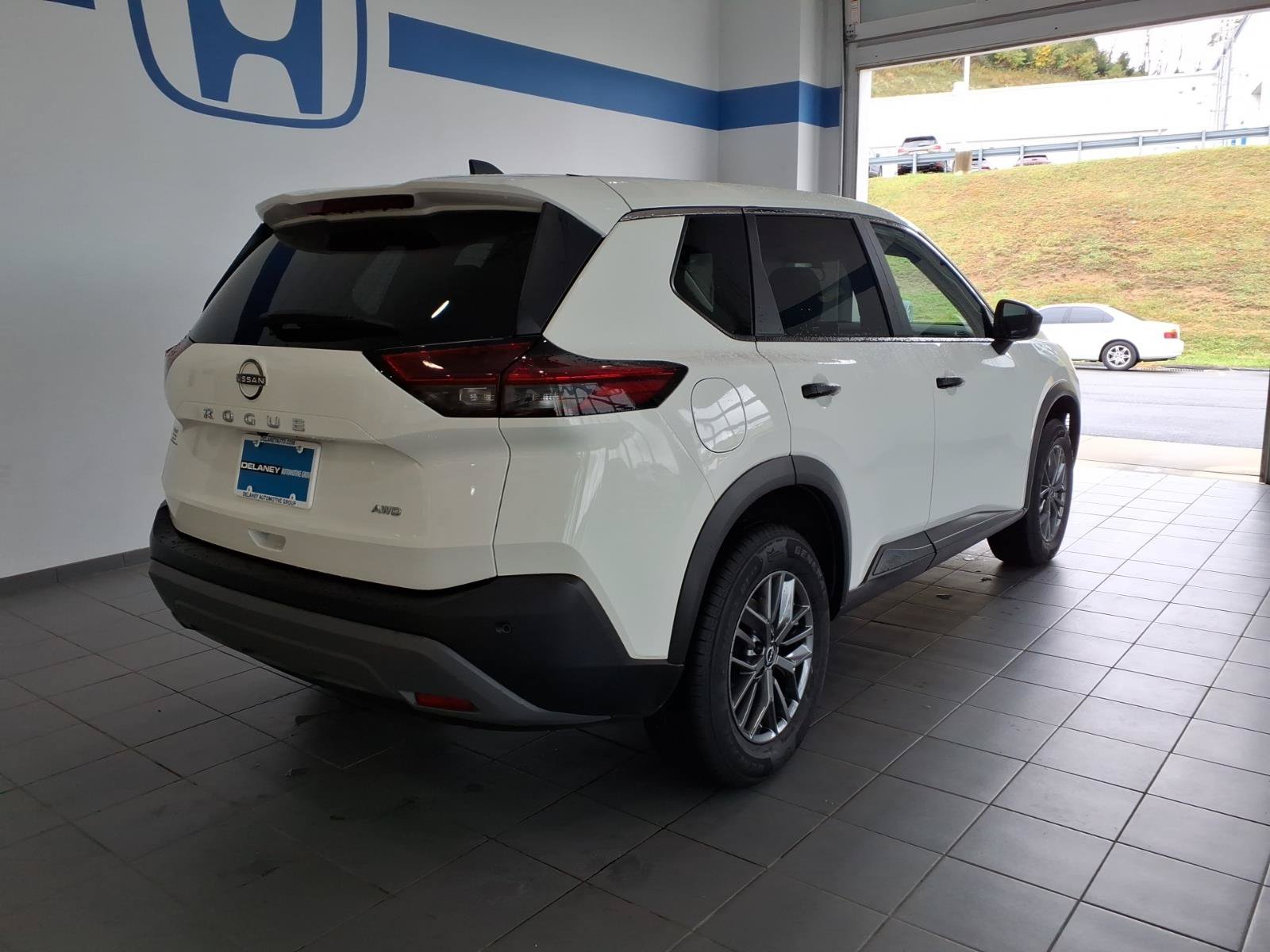 Used 2023 Nissan Rogue S AWD/4WD image 6