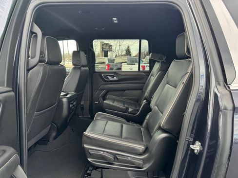 Used 2023 Chevrolet Suburban Premier image 33