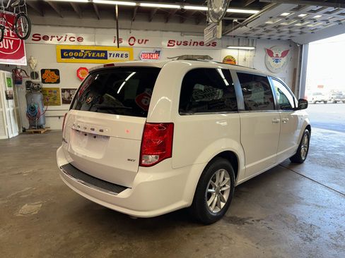 Used 2019 Dodge Grand Caravan SXT image 5