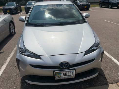 Used 2022 Toyota Prius LE FWD image 2