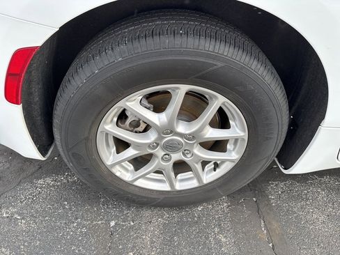 Used 2024 Chrysler Pacifica Touring-L image 26