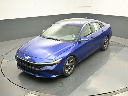 Used 2024 Hyundai Elantra SEL w/ Convenience Package image 48