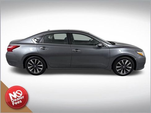 Used 2016 Nissan Altima 2.5 SV w/ Convenience Package image 2