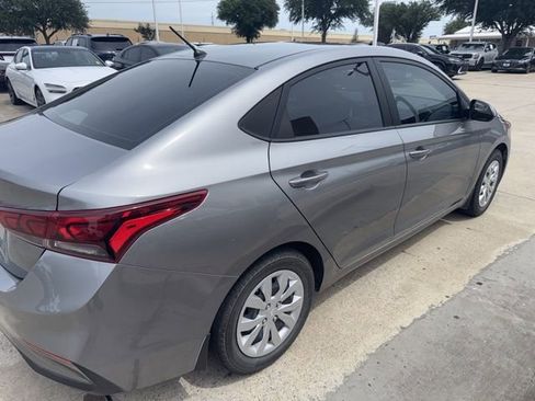 Used 2022 Hyundai Accent SE FWD image 6