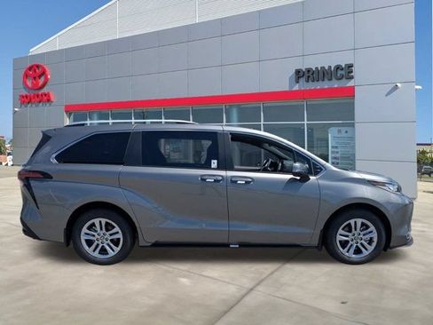 New 2026 Toyota Sienna Limited FWD image 3