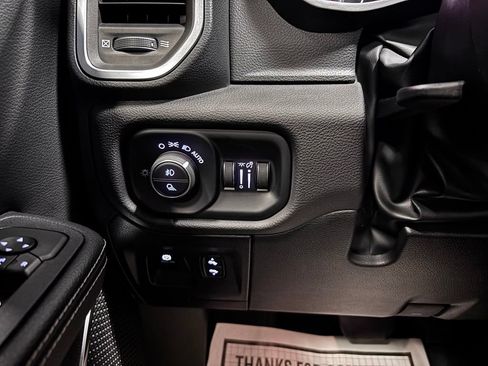 Used 2025 RAM 1500 Laramie AWD/4WD image 17