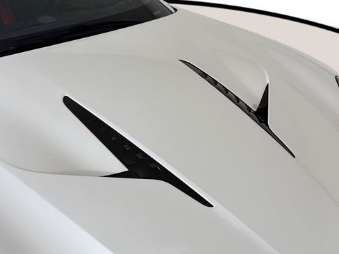Used 2025 Aston Martin Vanquish RWD image 31