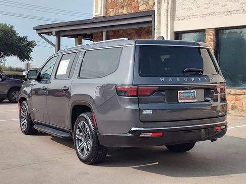 Used 2024 Jeep Wagoneer L Series II w/ Flexible Seating Group RWD image 5