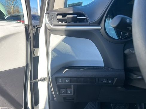 Used 2025 Toyota Sienna LE image 29
