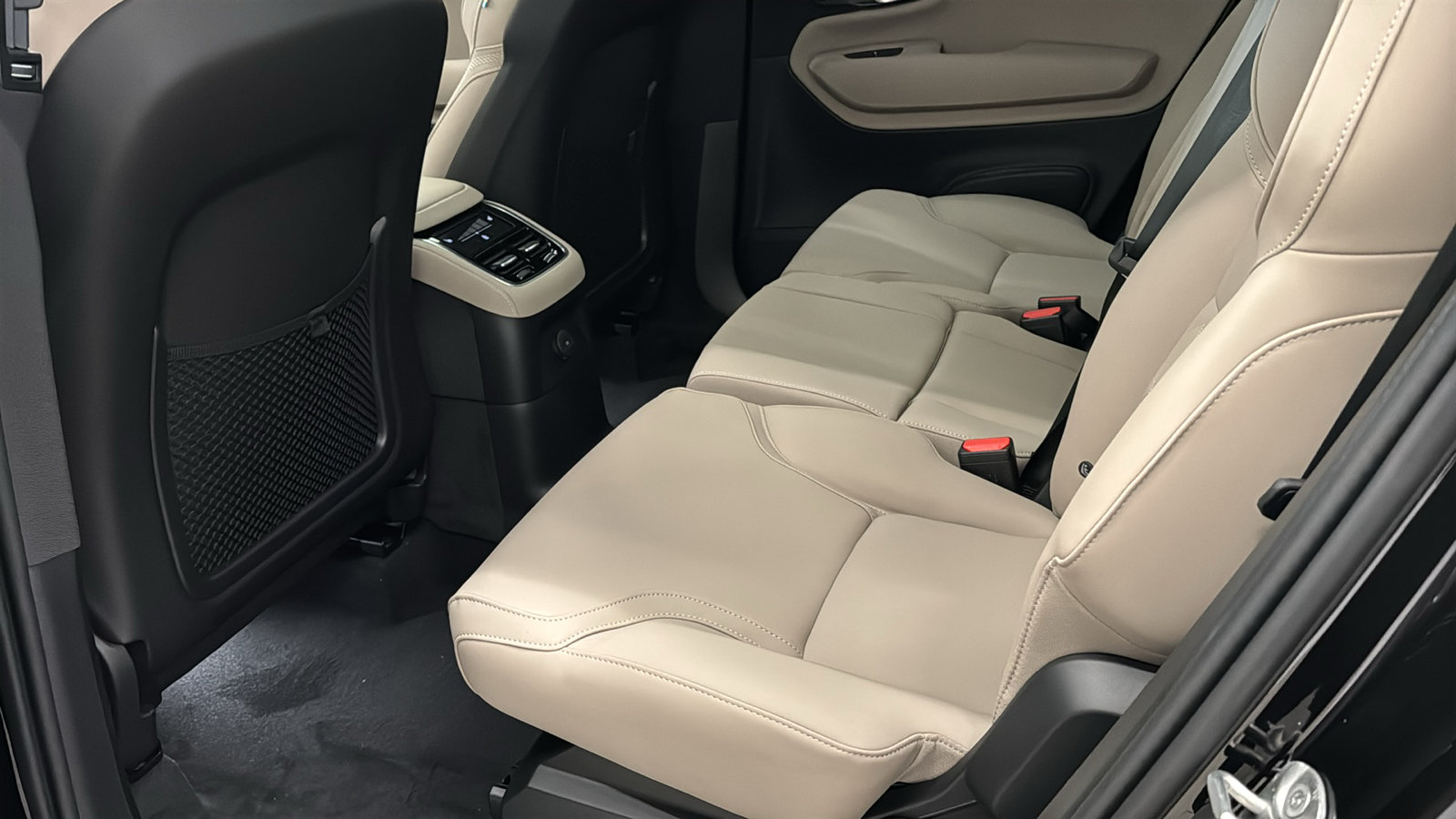 New 2026 Volvo XC90 T8 Plus w/ Protection Package Premier AWD/4WD image 27