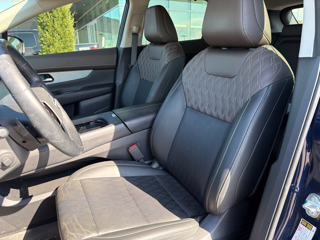 Used 2025 Nissan Murano Platinum w/ Cargo Package AWD/4WD image 5
