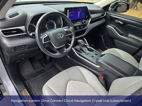Used 2023 Toyota Highlander Bronze Edition AWD/4WD image 2