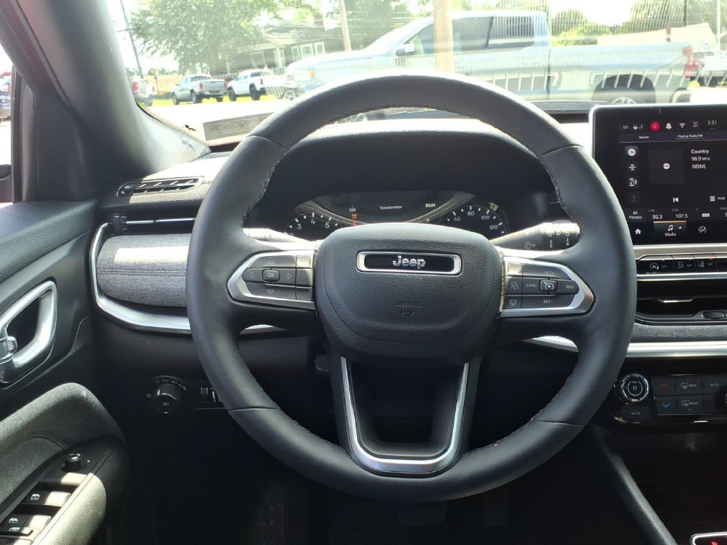 Used 2024 Jeep Compass Latitude AWD/4WD image 17