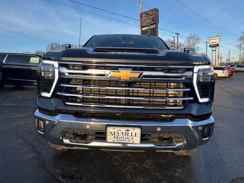 Used 2024 Chevrolet Silverado 2500 LTZ w/ LTZ Convenience Package image 8