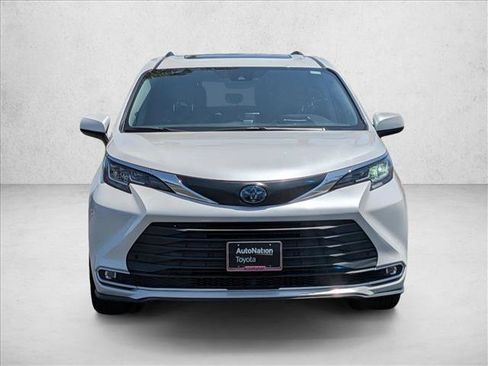 Certified 2022 Toyota Sienna XLE w/ XLE Plus Package FWD image 2