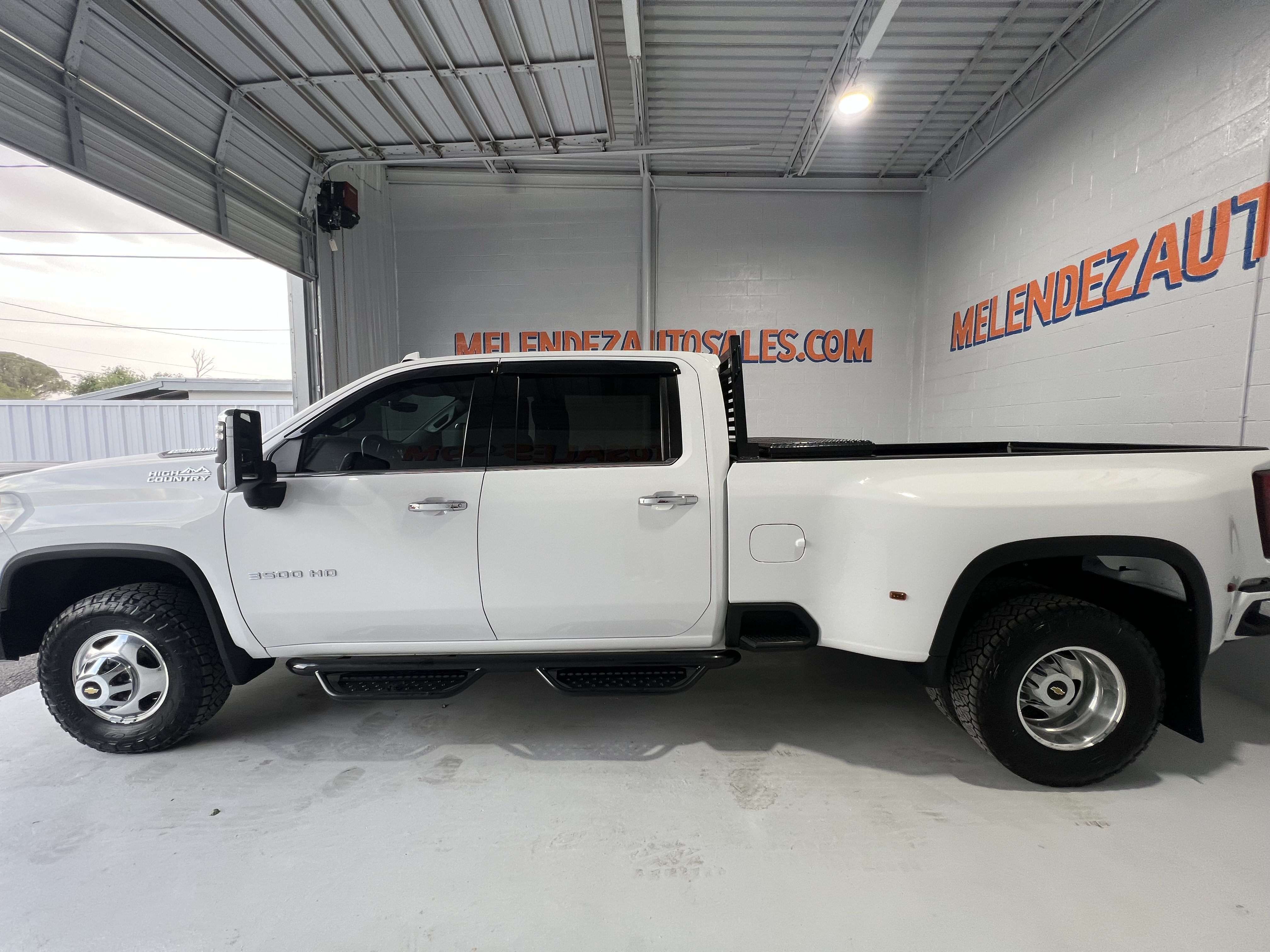 Used 2021 Chevrolet Silverado 3500 High Country w/ Technology Package AWD/4WD image 2