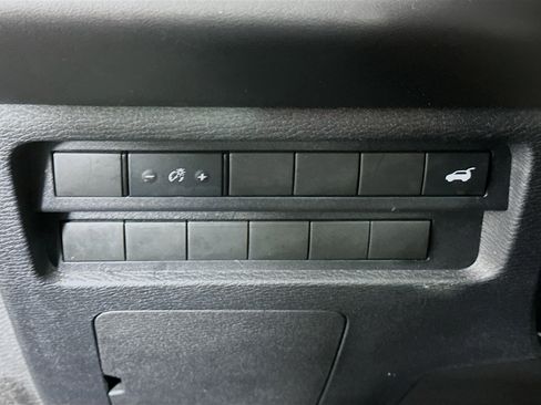 Used 2024 Mitsubishi Outlander SE image 17