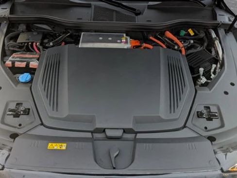 Used 2021 Audi e-tron Prestige image 43