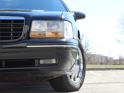 Used 1999 Cadillac De Ville Concours image 32