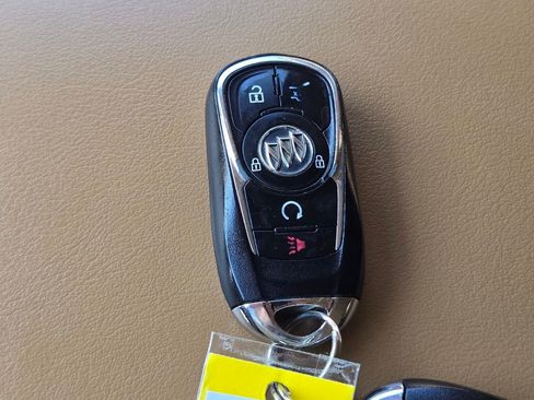 Used 2018 Buick Enclave Essence image 28