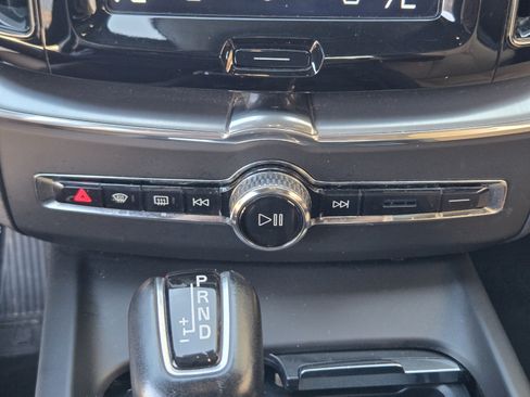 Used 2018 Volvo XC60 T5 Momentum w/ Vision Package AWD/4WD image 42