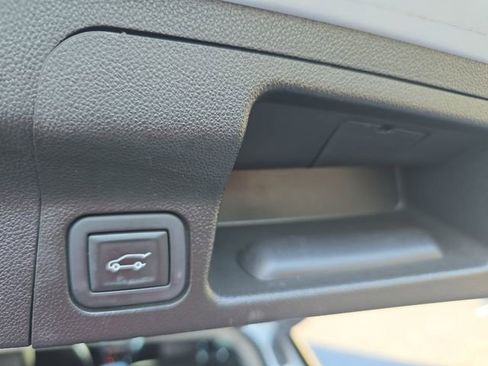 Used 2023 GMC Acadia SLT FWD image 13
