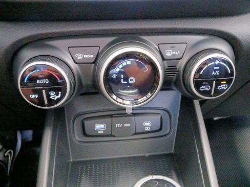 New 2025 Hyundai Venue SEL image 19